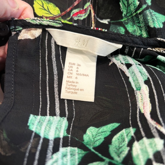 H&M Black Floral Blouse - Size 6 - Picture 6 of 8